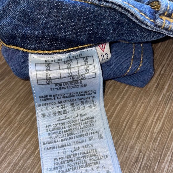 Guess Shorts - Picture 3 of 4